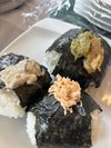 朝食 その場で握るおにぎりコーナー色々な具材をお楽しみいただけます。
