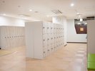 スパ「アルパ」ロッカールーム 15:00〜24:00、翌朝6:00〜10:00