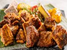 【スペアリブのココナッツバーベキュー バナナリーフ蒸し焼き】2026年夏ディナーメニュー