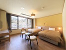 【洋室ツインベッド】当館で3室のみの洋室タイプの客室となります。(一例)