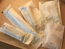 【各種アメニティー】1階ロビー横にご用意いたしておりますので、必要なものをお取りください(一例)