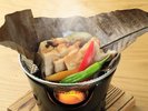 【ライト鍋御膳】香味野菜と供に朴葉で包んだ国産鶏の味噌漬け焼き(一例)
