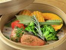 【御膳:逸品】八汐鱒と香味野菜のハーブ蒸し(一例)