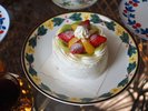 アニバーサリープランのケーキはフルーツたっぷり♪(4名様のサイズ)ご人数に合わせてお作りいたします。