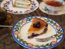 ケーキセット(ブルーベリーチーズケーキ)コーヒー、紅茶かハーブティーのお飲み物が付きます。