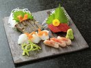 【夕食】刺身盛り付きプランもございます。※写真は3名盛りです。