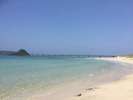 ホテル前の砂浜から撮影した角島大橋