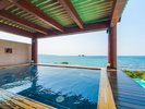 温泉露天風呂 コバルトブルーの海とともに入浴いただけます ※朝と夜とで男女入れ替えあり