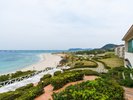 ホテルから眺める角島大橋とコバルトブルーの海