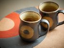 【デラックスツイン とぅーの部屋/45u/禁煙】温かみある陶器のマグでほっこりティータイム