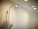 【トリプルルーム てぃーちの部屋/45u/禁煙】清潔感あるシャワールームで快適なバスタイムを