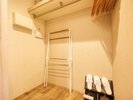 【トリプルルーム いちちの部屋/45u/禁煙】ゆとりあるクローゼットで荷物もすっきり収納