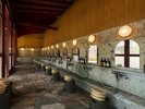 温泉大露天風呂(2階離れ):シャンプー・リンス・ボディーソープのご用意がございます。