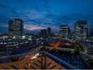 シングルルームとセミダブルルームからはビル側の夜景をご覧いただけます。