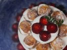 伊豆紅ほっぺ苺のホールケーキとプロフィトロール