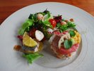 地場野菜とフルーツのサラダ仕立て