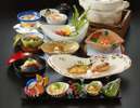 【なだ万】日本料理の王道を貫きながら、時の変化を感じ創意工夫を重ねる老舗の味をお楽しみください。