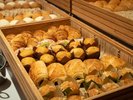 ◆リモネ朝食イメージ◆シンプルな食事パンから総菜パンまで、ホテル特製のパンが多彩に揃います。