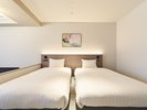 テラス付きツインベッドとソファベッドのお部屋 お部屋に段差有