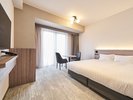 テラス付きキングサイズベッドルーム♪*お部屋に段差あります