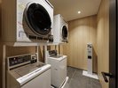 ランドリールーム:24時間ご利用いただけるランドリールームは長期滞在にも便利です。