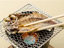 【朝食】朝は自席でアジの干物をお好みの加減で炙ってお召し上がりください!