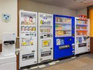 1階自動販売機コーナー(ソフトドリンク、お酒、カップ麺)