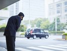 正面玄関でのお見送りイメージ