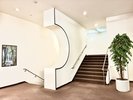 客室フロアへの階段。エレベーターがないため、お荷物などスタッフがお手伝いさせていただきます。