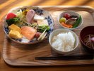 �y���H�z�ΐ쌧�ɂ���������H�ނ̈�i���𒩐H�ɏW�߁A�a�E�m�H����ւ�Ŋ�{�u�b�t�F�`���Œ񋟁B