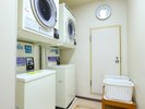 【コインランドリー※ご宿泊者様限定】地下2階で24時間ご利用頂けます。洗剤は自動投入。