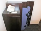 【ズボンプレッサー】各階のエレベーター横にございます。