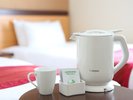 【ケトル】緑茶をお部屋にご用意しております。