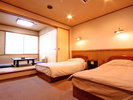 <本館和洋室>ツインベッド+3畳、全室バス・トイレ付