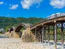 日本三名橋錦帯橋1673年に岩国藩主の吉川広嘉によって架けられた日本を代表する木造橋です