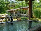 【混浴大露天風呂】田んぼの湯。湯あみ着着用で入る混浴大露天は女性でも安心です。