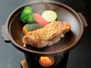【ご夕食】鶏ももの石焼き(一例)
