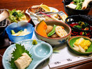 地元の食材を中心につくるこだわり料理(創作会席一例)