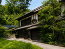 初夏の外観 歴史を感じさせる佇まい