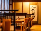 【施設】和食処「すいげつ」小上がり席。木の温もりを感じる落ち着いた空間です。