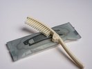 アメニティのヘアブラシです。