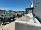 【ルーフトップBAR】<6F>小樽の灯台をモチーフにしたルーフトップBAR。夜は艶やかなムードが漂う