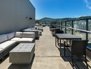 【ルーフトップBAR】<6F>小樽の灯台をモチーフにしたルーフトップBAR。夜は艶やかなムードが漂う
