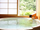 ○【泉遊～ＳＥＮＹＵ～40㎡】美肌効果のある、源泉内湯でゆったり箱根を満喫♪（302号室浴槽）