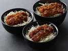 ■<夕食ビュッフェ>ソースかつ丼 ※一例です。仕入れ状況等により変更になる場合がございます。