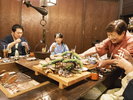 �u�암�Ȃ��艮�v�����`�[�t�ɂ����������̕��͋C�̂��񂳒��ɂāA�F�[��Ȃ��ǂ����B