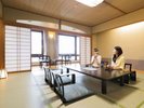 和室(森の館)※山々に囲まれた景色を一望できる広々客室です