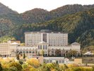 ホテル森の風鶯宿:外観(秋)