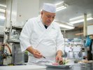料理長が旬の食材を丁寧な仕事で特製会席へ仕上げます。
