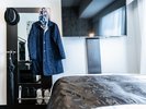 ■多機能姿見 リュックサック等を掛けるフックを設けた多機能に活用できる姿見を設置。